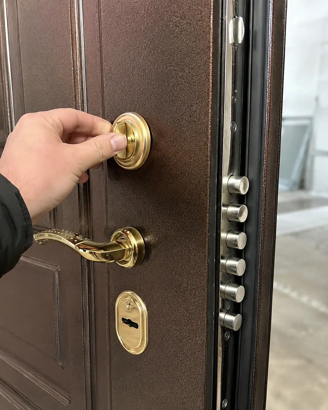 Замена сувальдного замка в металлической двери