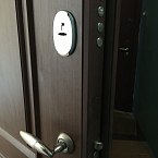 Врезка ночной задвижки во входную дверь - до начала работ
